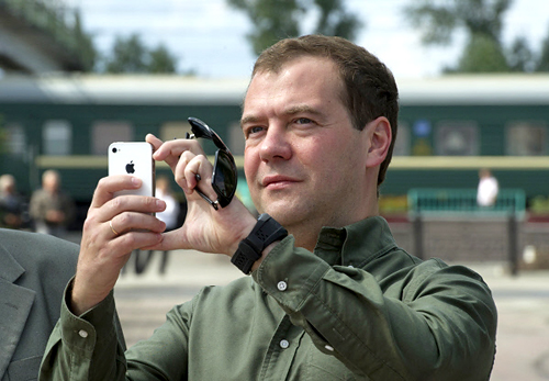 Медведев и ГЛОНАСС на iphone