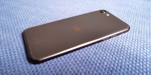 iPhone SE 2020: боковая грань