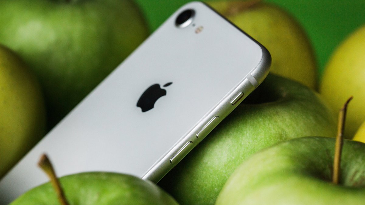 Обои на айфон 11 с яблоком apple